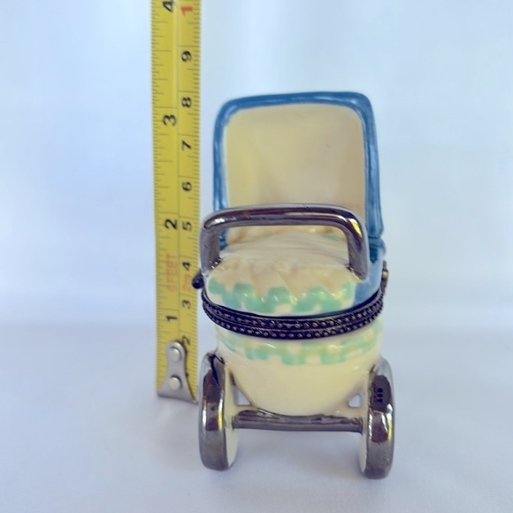 Adorable IT’S A BOY Porcelain Hand Painted Blue Cream Baby Carriage Trinket Box - Picture 9 of 11